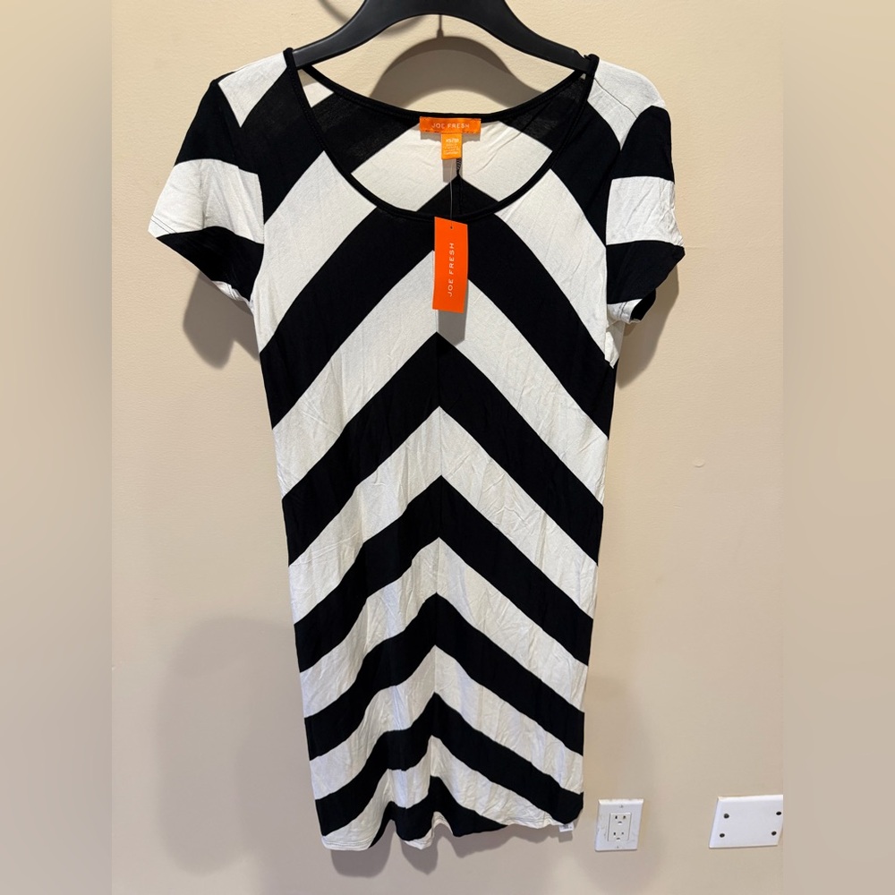 Joe Fresh Black & White Chevron Short Sleeve dress